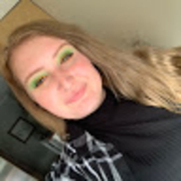 Meet your Posher, Julianna - Picture 1 of 1